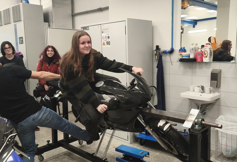 VŠB Zkouška náklonu