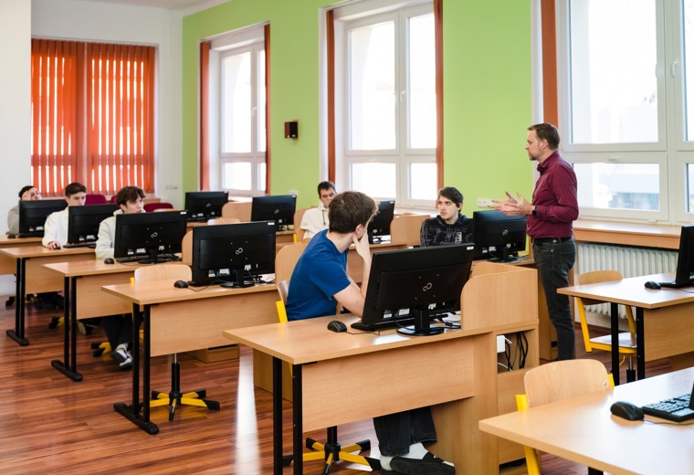Učebna výpočetní techniky V3 - SPŠEI Frenštát p.R.